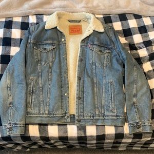 Levi Sherpa Jean jacket. Size Medium. Minimally worn. Excellent condition.